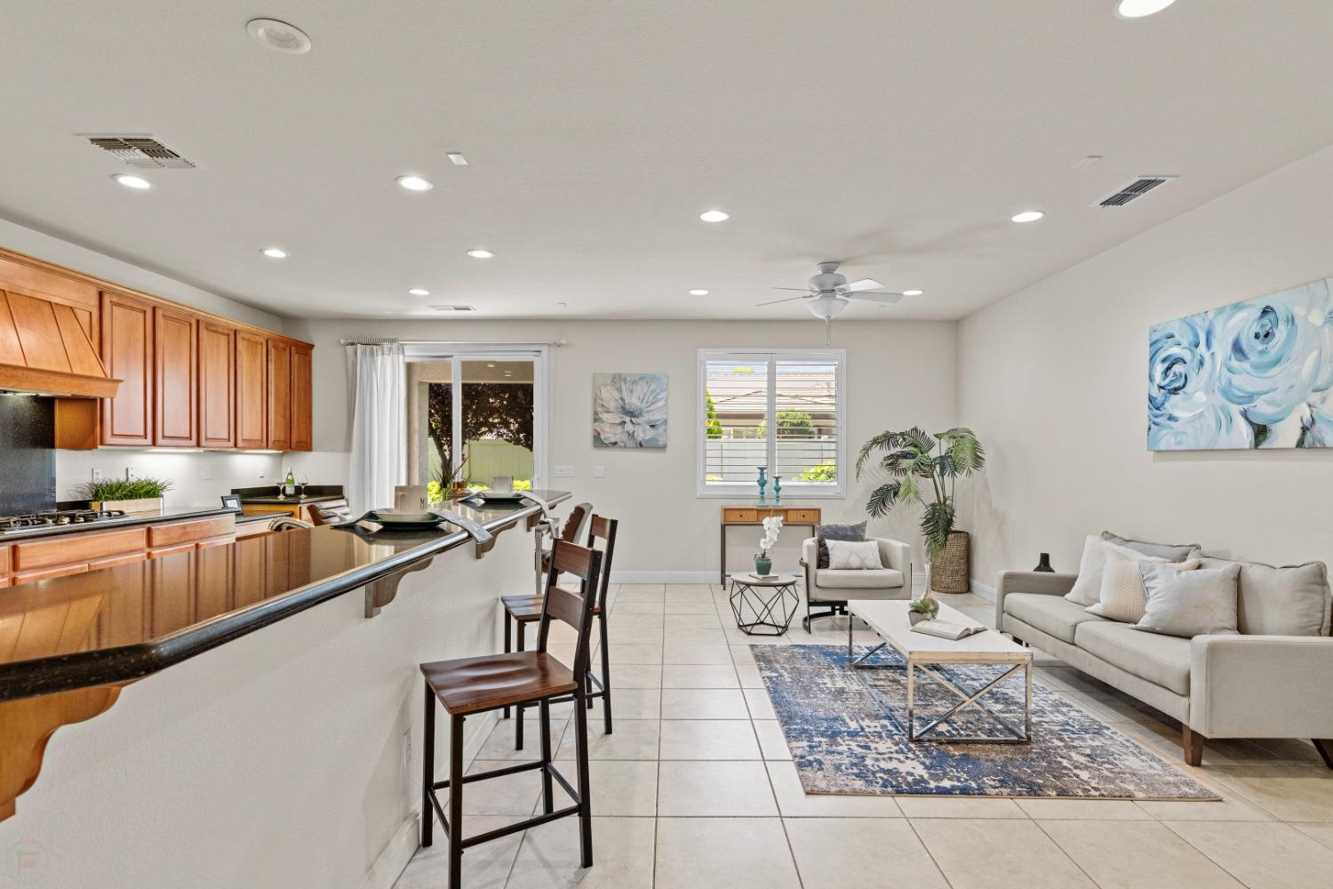 Detail Gallery Image 7 of 77 For 2387 Rose Briar Pl, Manteca,  CA 95336 - 2 Beds | 2 Baths