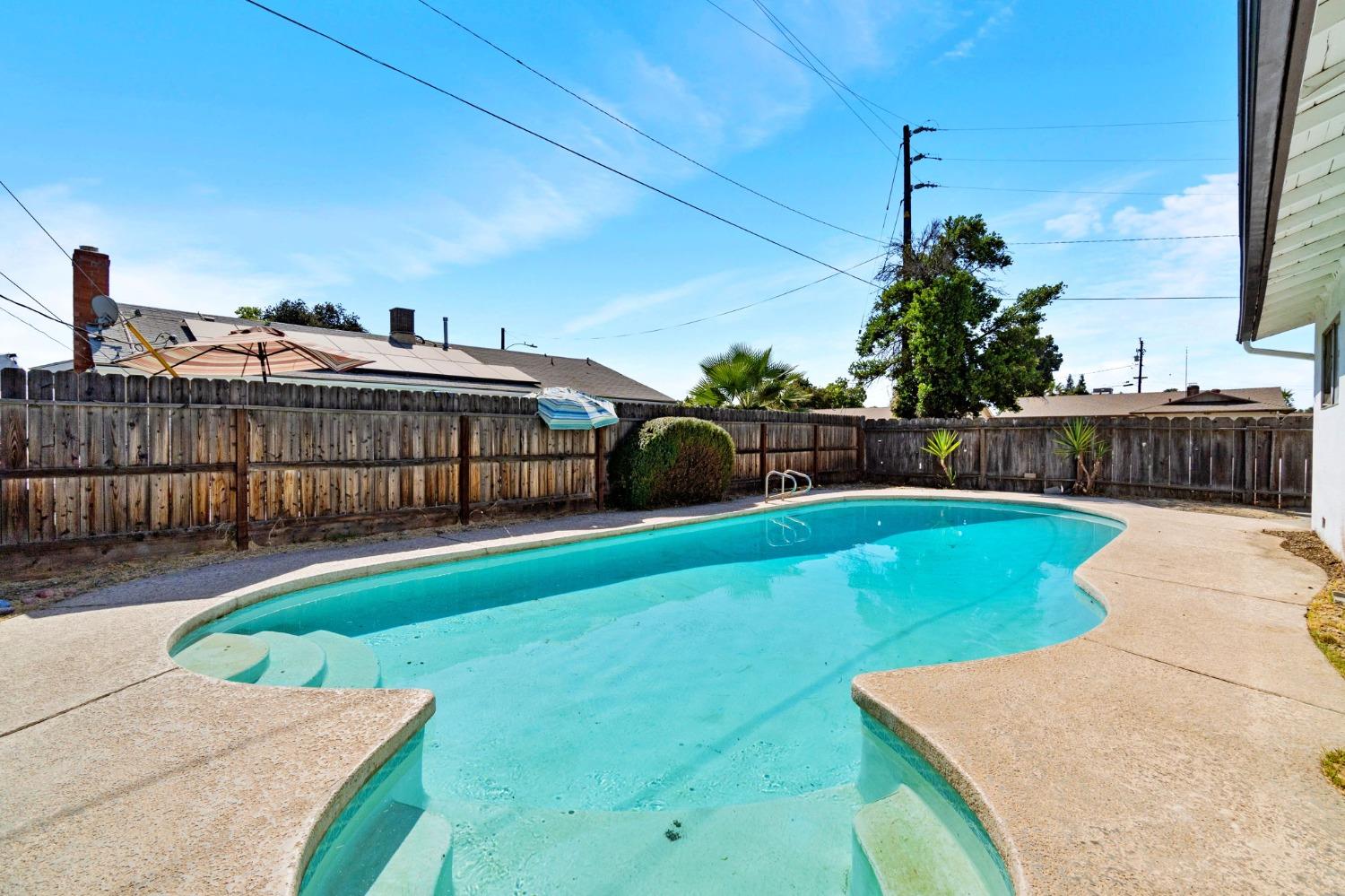 Detail Gallery Image 30 of 39 For 2738 S Fairway Ct, Visalia,  CA 93277 - 4 Beds | 2/1 Baths
