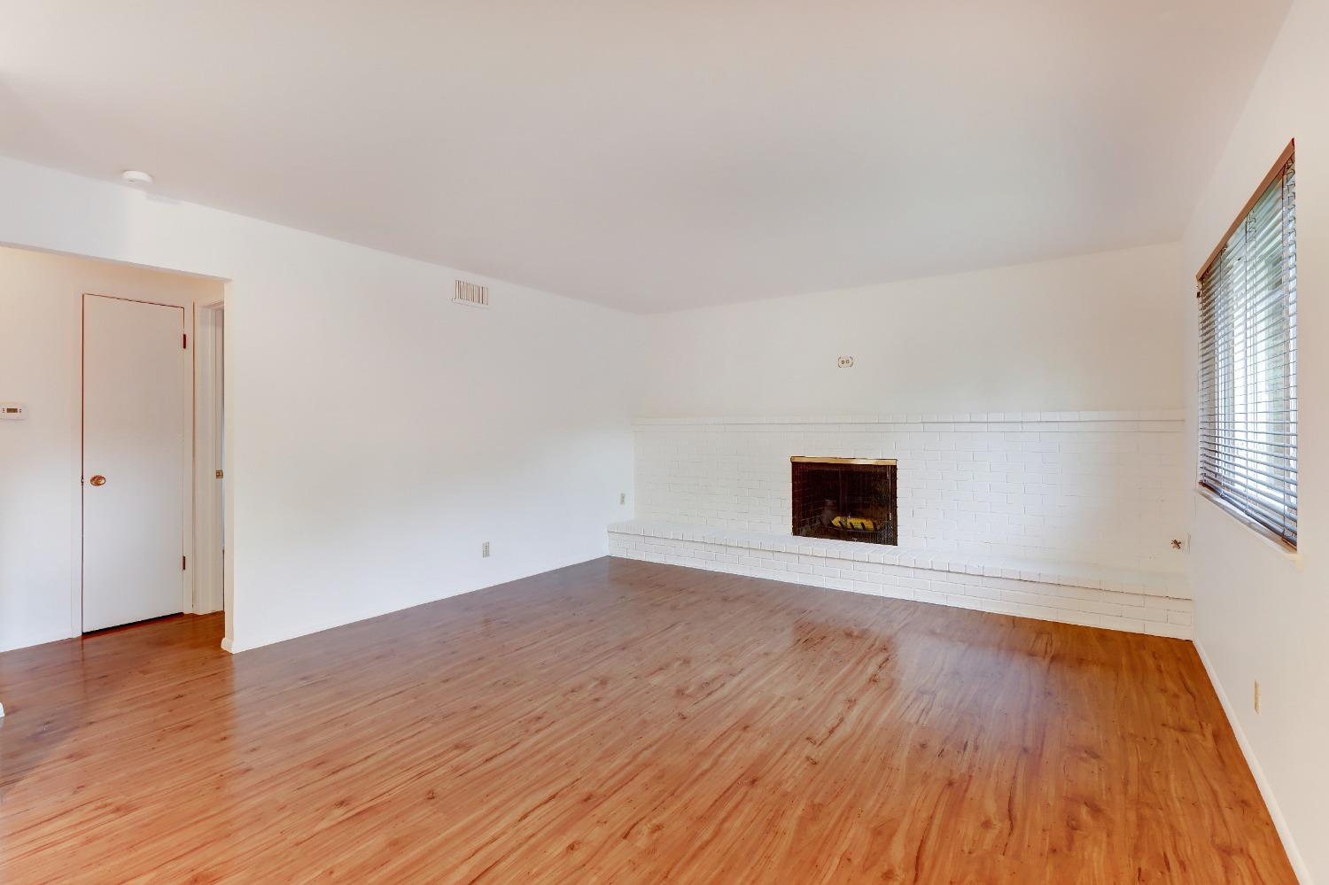 Detail Gallery Image 5 of 22 For 1914 El Paso Ave #1,  Davis,  CA 95618 - 2 Beds | 1 Baths