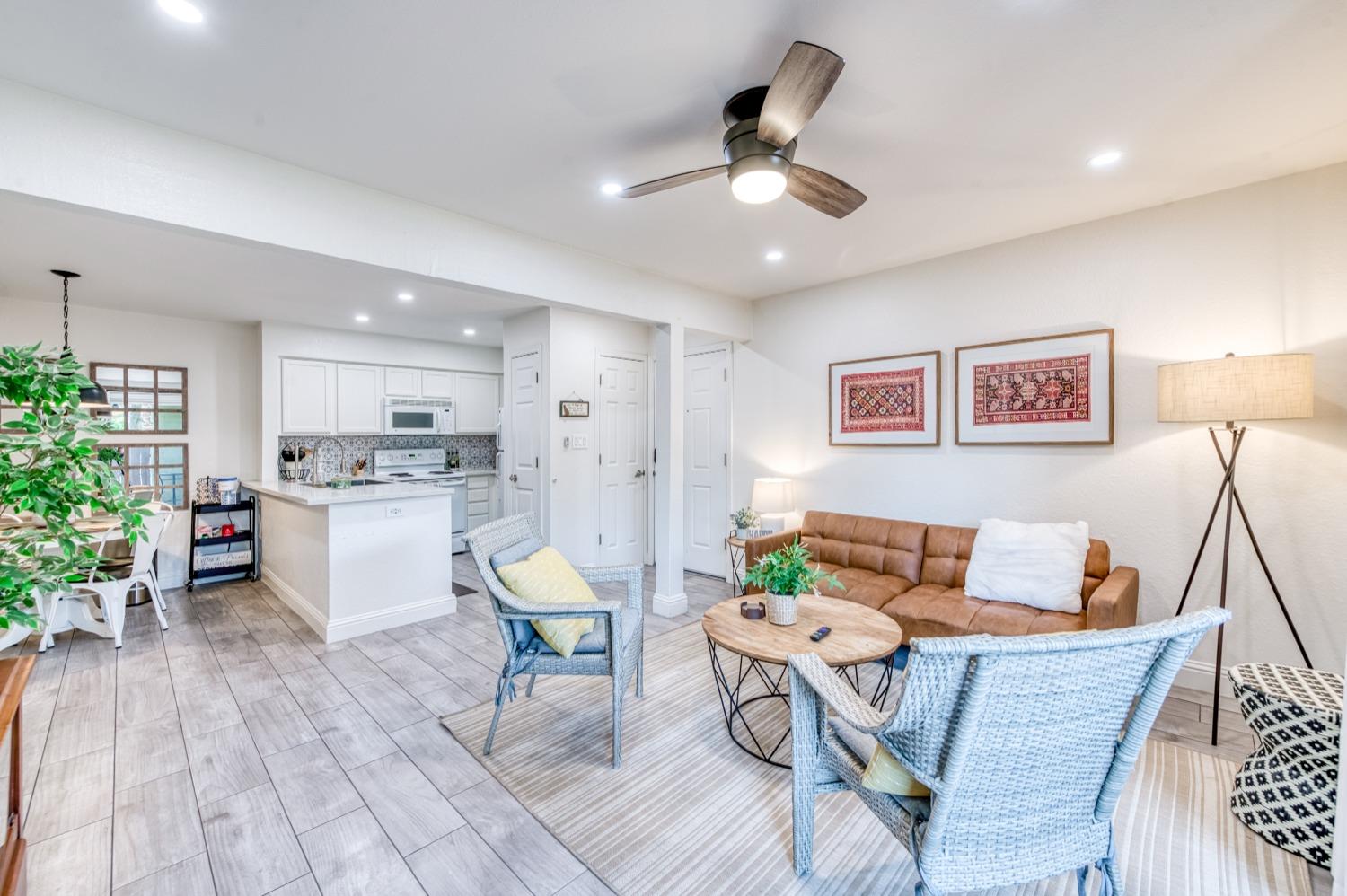 Detail Gallery Image 3 of 25 For 2881 Huntington Blvd #116,  Fresno,  CA 93721 - 1 Beds | 1 Baths