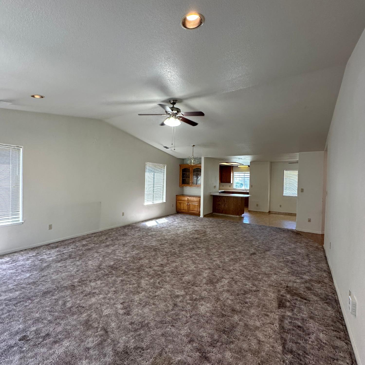 Detail Gallery Image 8 of 23 For 2316 Thaddeous Ct, Escalon,  CA 95320 - 3 Beds | 2/1 Baths