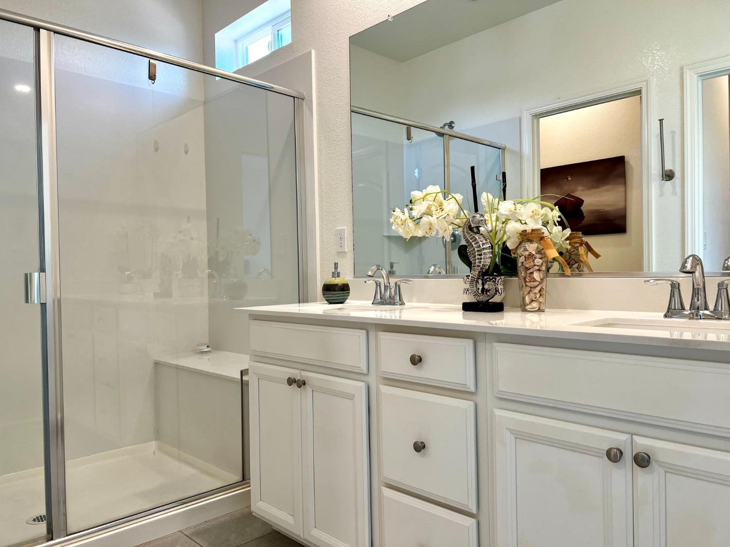 Detail Gallery Image 14 of 29 For 2542 Natomas Crossing Dr, Sacramento,  CA 95834 - 3 Beds | 2/1 Baths