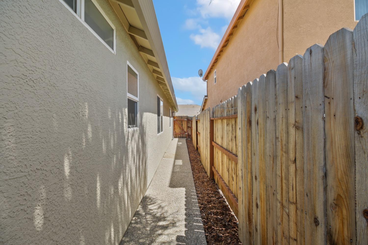 Detail Gallery Image 49 of 57 For 10092 Teddington Way, Elk Grove,  CA 95624 - 3 Beds | 2 Baths