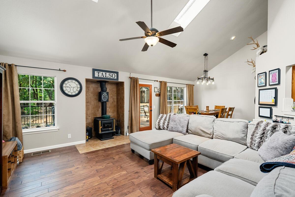 Detail Gallery Image 16 of 64 For 5844 Cold Springs Dr, Foresthill,  CA 95631 - 3 Beds | 3 Baths