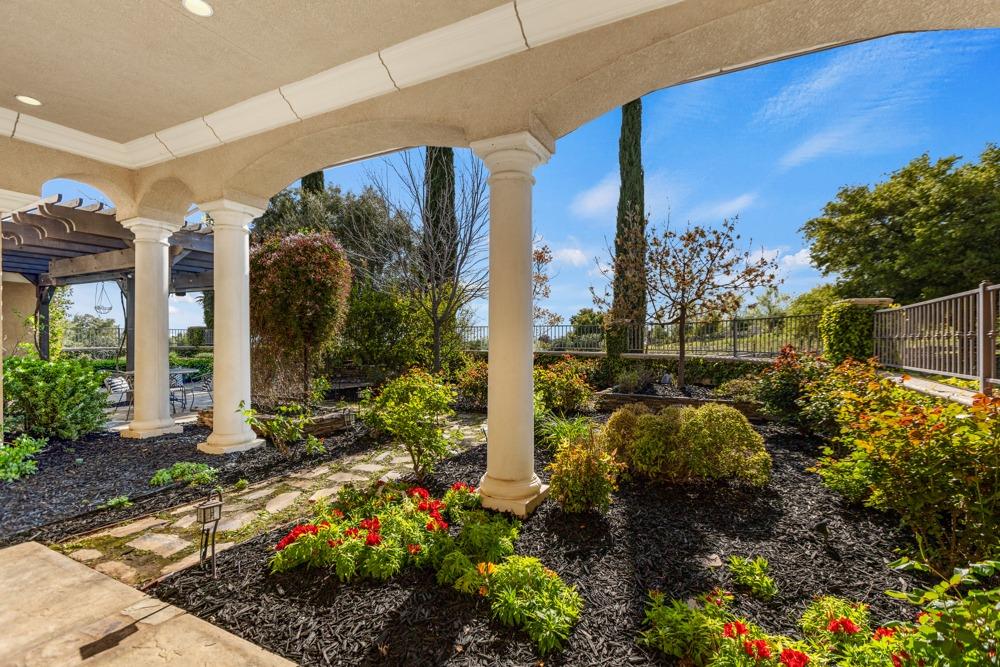Detail Gallery Image 9 of 65 For 7543 Old Pear Hill Ln, Penryn,  CA 95663 - 5 Beds | 4/2 Baths