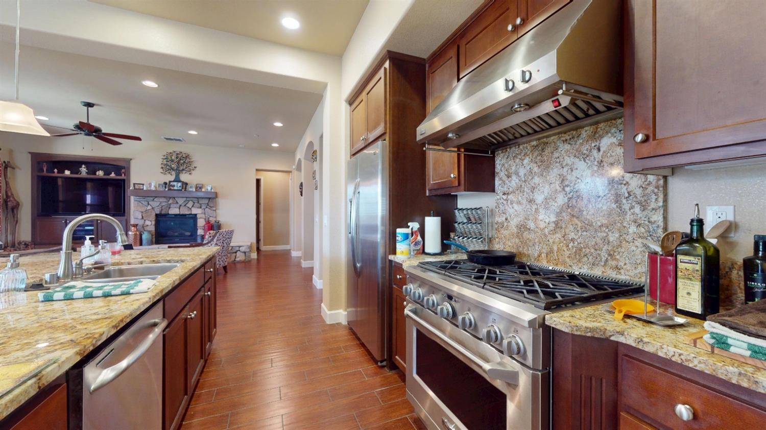 Detail Gallery Image 10 of 35 For 804 Freedom Point Way, Manteca,  CA 95336 - 3 Beds | 2/1 Baths