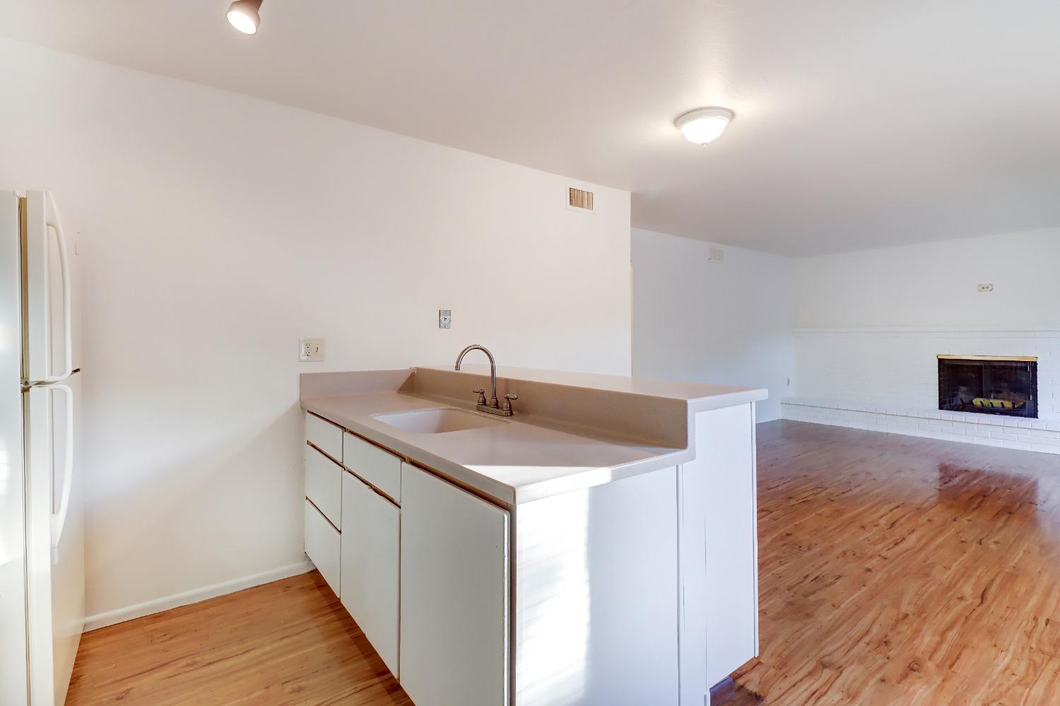 Detail Gallery Image 15 of 22 For 1914 El Paso Ave #1,  Davis,  CA 95618 - 2 Beds | 1 Baths