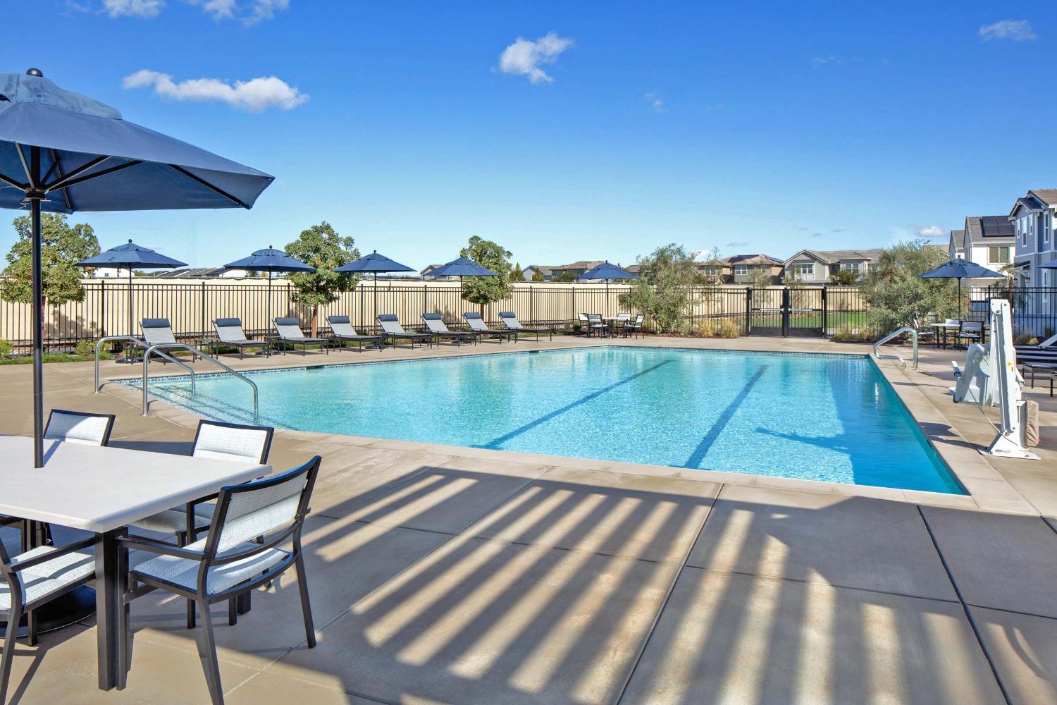 Detail Gallery Image 3 of 8 For 2610 Night Bloom Way, Lathrop,  CA 95330 - 3 Beds | 2/1 Baths