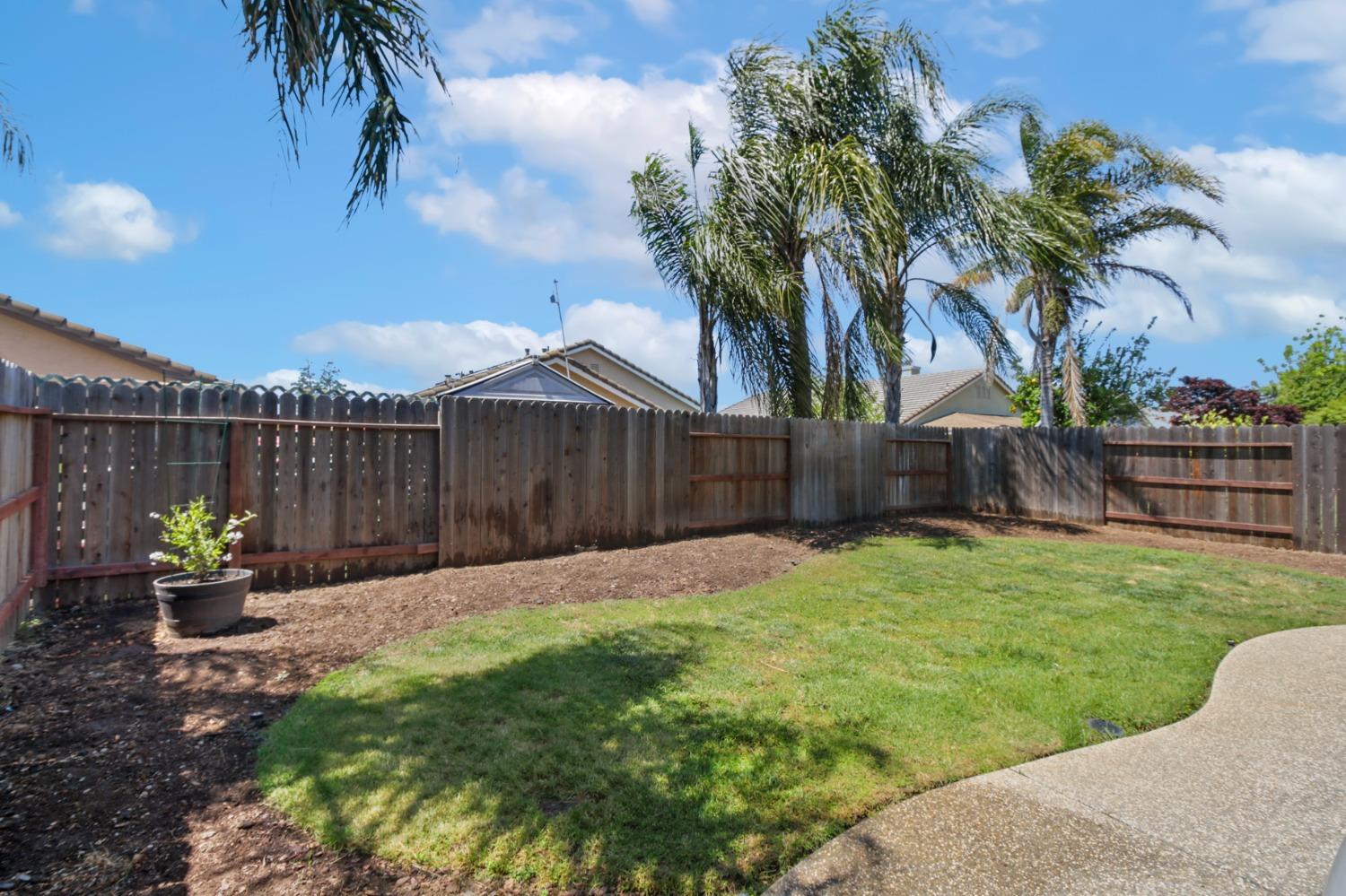 Detail Gallery Image 45 of 57 For 10092 Teddington Way, Elk Grove,  CA 95624 - 3 Beds | 2 Baths