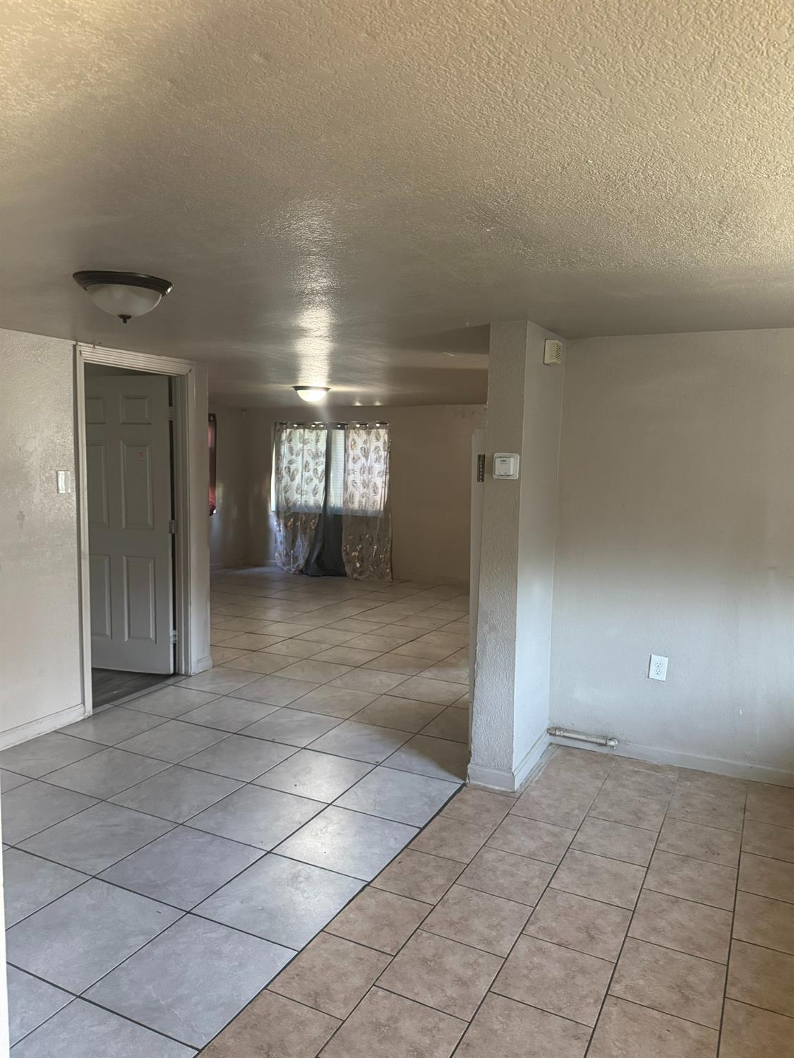Detail Gallery Image 2 of 11 For 423 Empire Ave, Modesto,  CA 95354 - 3 Beds | 1 Baths