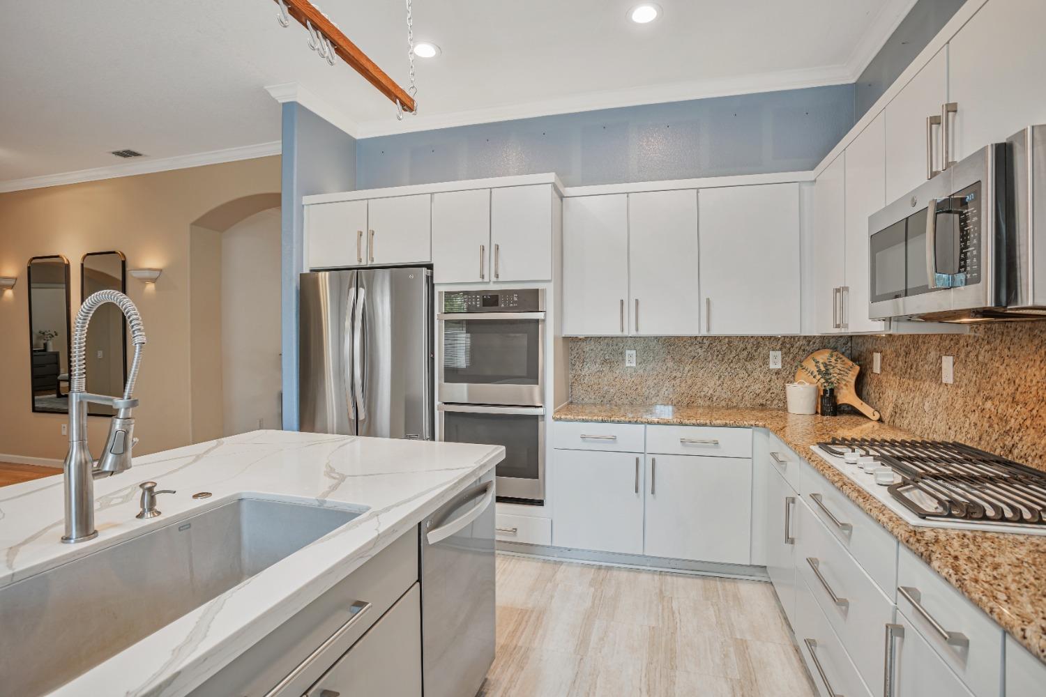 Detail Gallery Image 12 of 26 For 9505 Emerald Cove Ln, Elk Grove,  CA 95758 - 3 Beds | 2 Baths