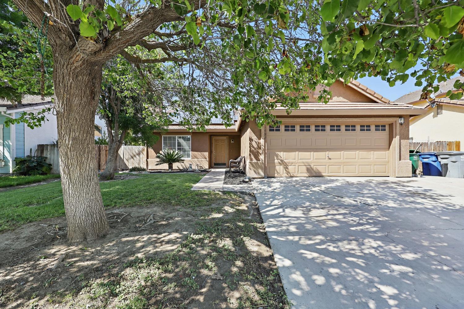 Detail Gallery Image 1 of 24 For 1482 Pintail Cir, Los Banos,  CA 93635 - 3 Beds | 2 Baths