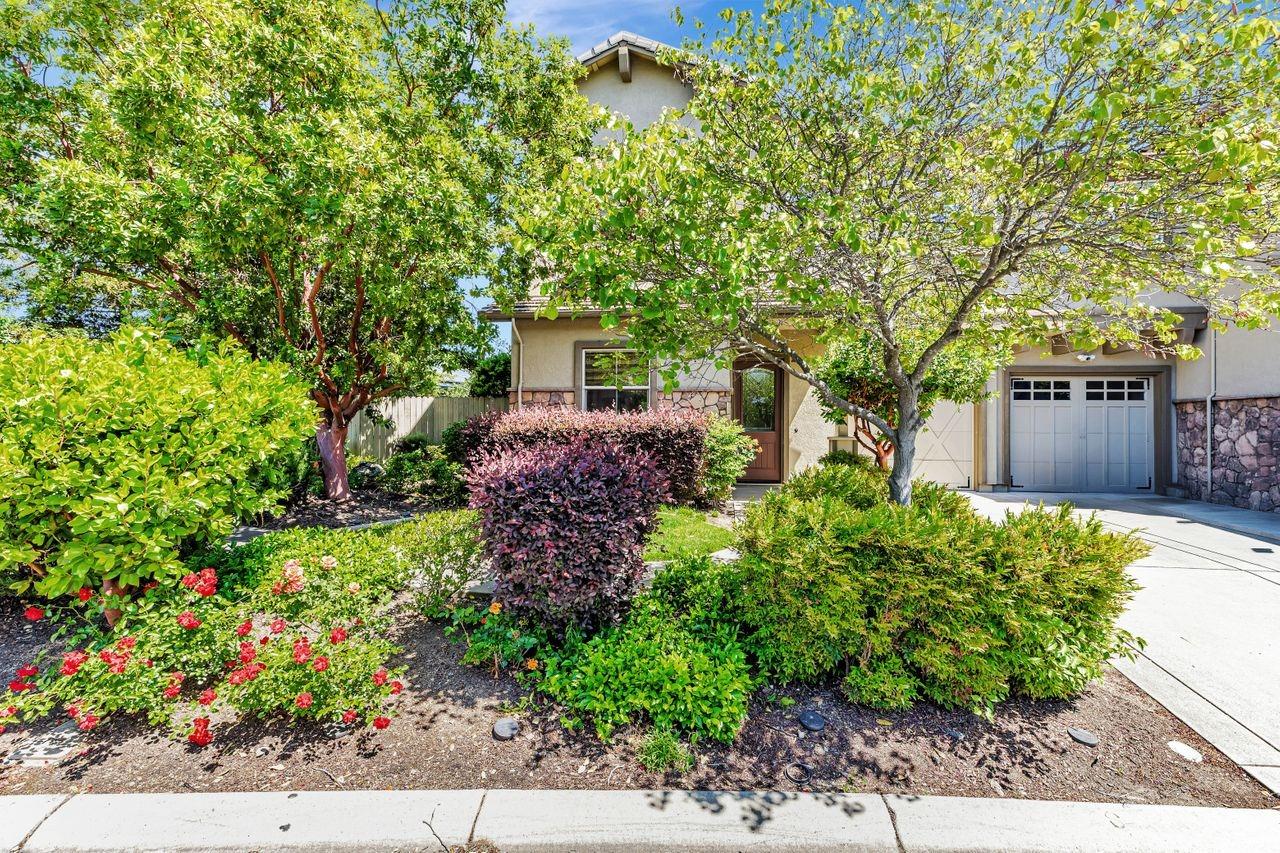 Detail Gallery Image 1 of 1 For 7028 Orchard Cir, Penryn,  CA 95663 - 3 Beds | 3 Baths