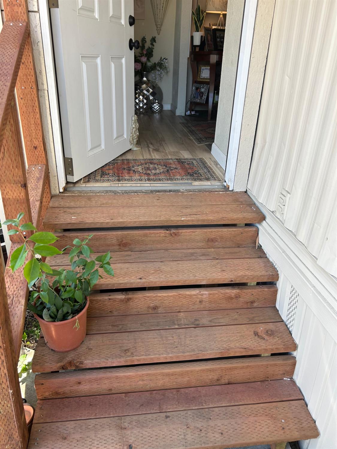Detail Gallery Image 2 of 14 For 3632 9th St, Ceres,  CA 95307 - 3 Beds | 1/1 Baths