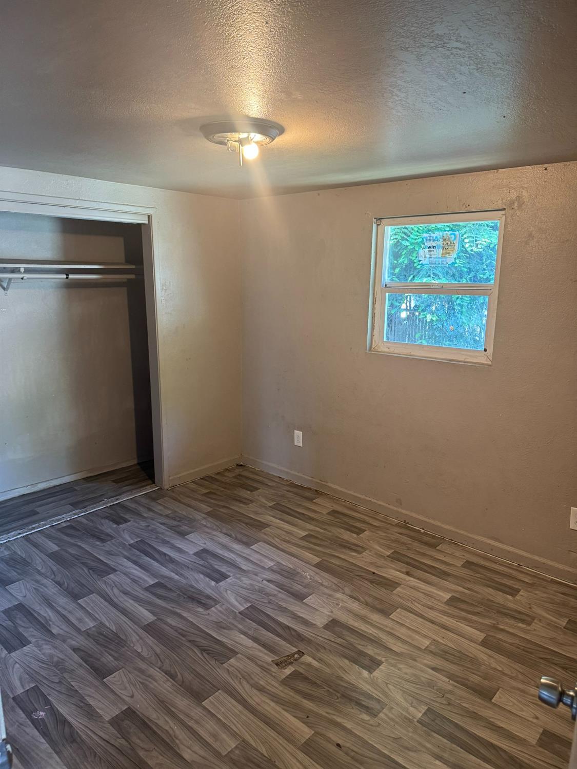 Detail Gallery Image 6 of 11 For 423 Empire Ave, Modesto,  CA 95354 - 3 Beds | 1 Baths