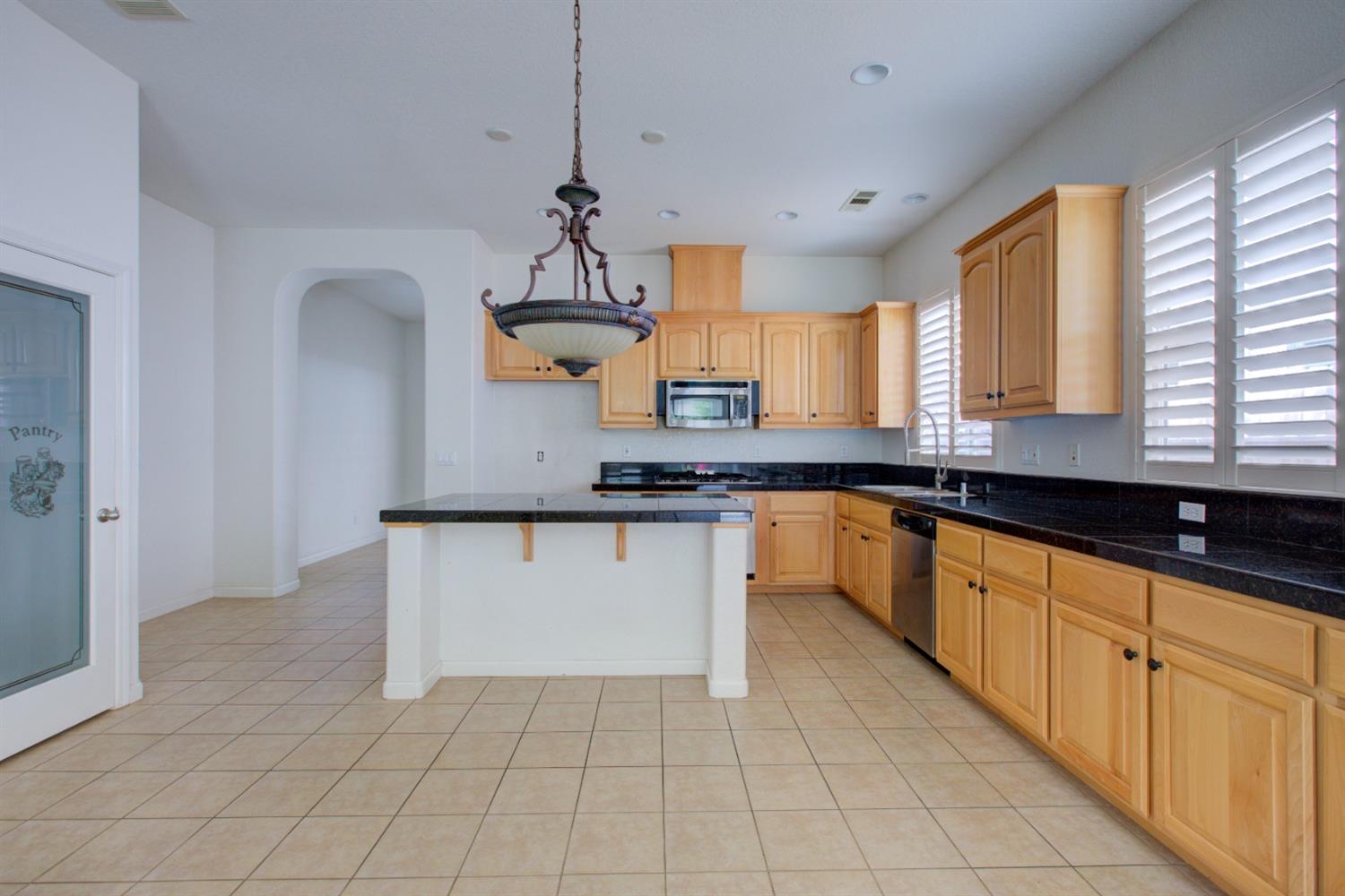 Detail Gallery Image 4 of 37 For 3804 Apple Blossom Ln, Turlock,  CA 95382 - 3 Beds | 2 Baths