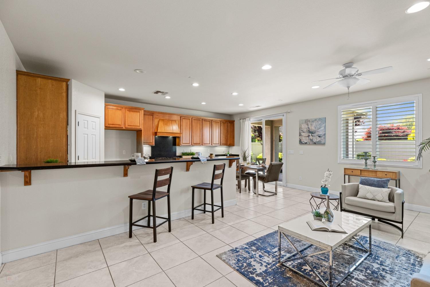 Detail Gallery Image 10 of 77 For 2387 Rose Briar Pl, Manteca,  CA 95336 - 2 Beds | 2 Baths
