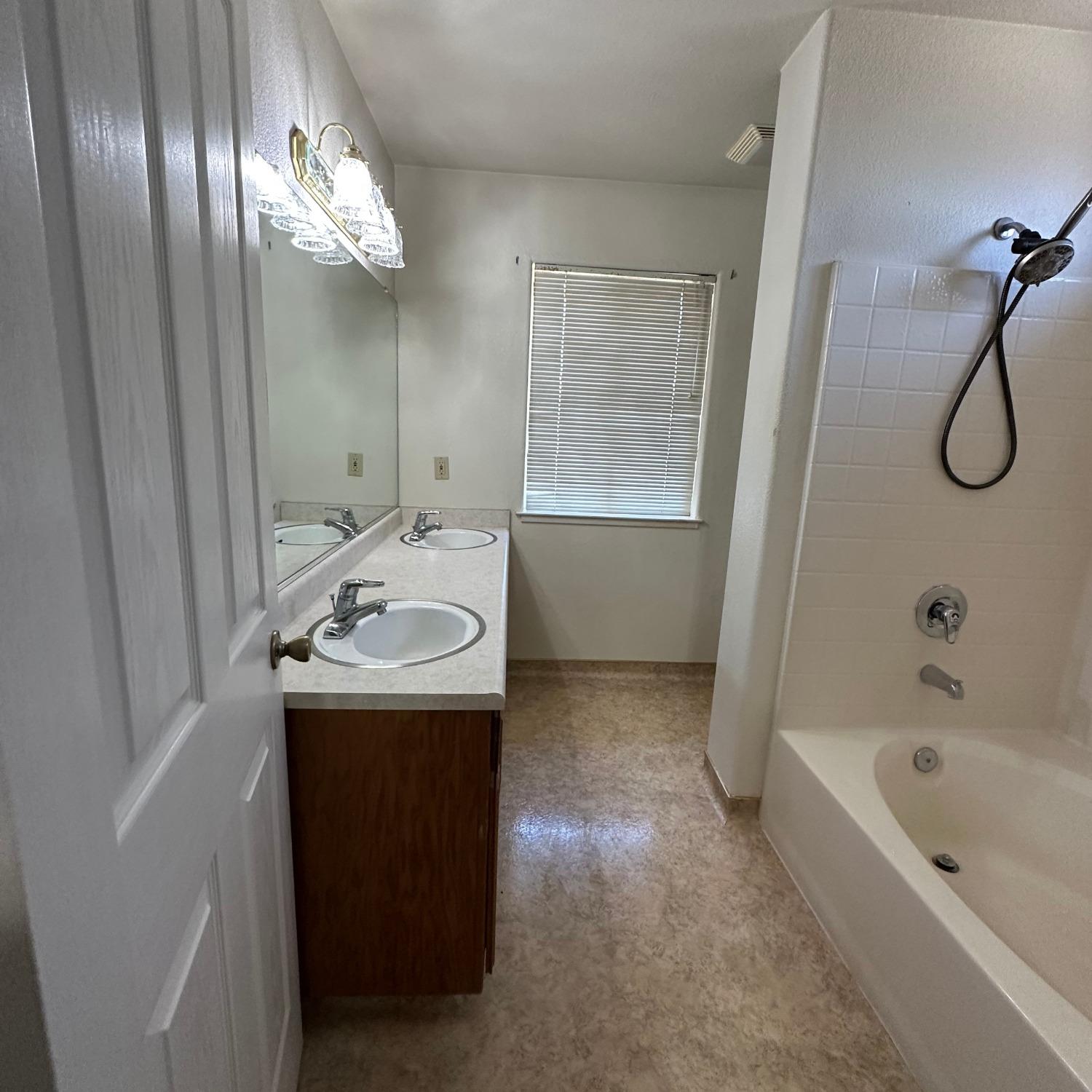 Detail Gallery Image 19 of 23 For 2316 Thaddeous Ct, Escalon,  CA 95320 - 3 Beds | 2/1 Baths