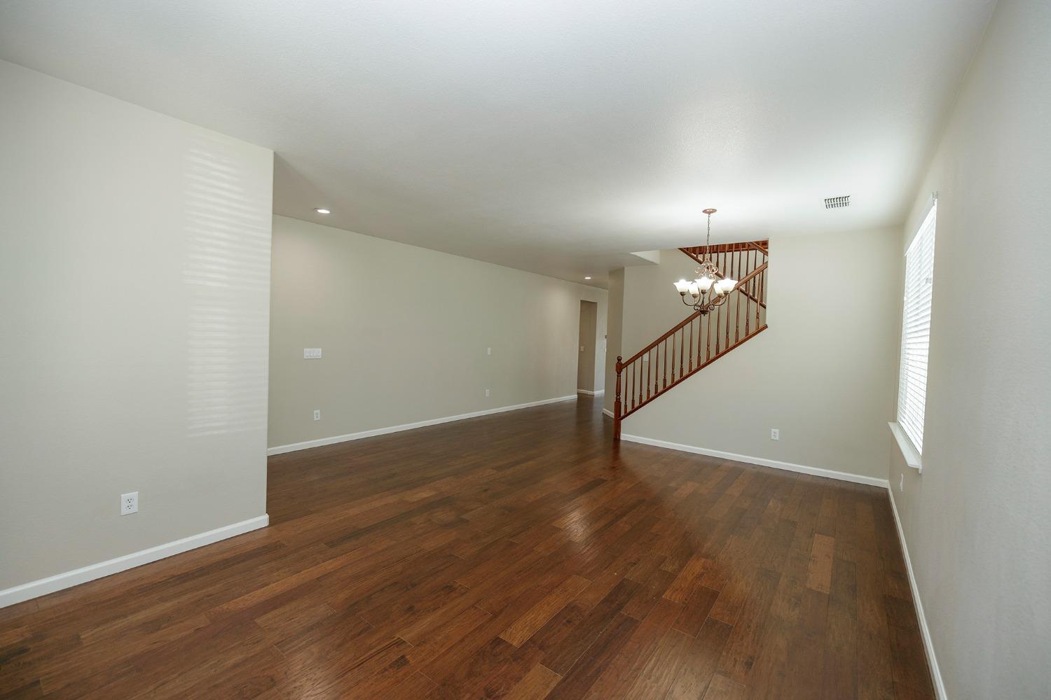Detail Gallery Image 11 of 53 For 1466 Grand Oak Way, Oakdale,  CA 95361 - 5 Beds | 3 Baths