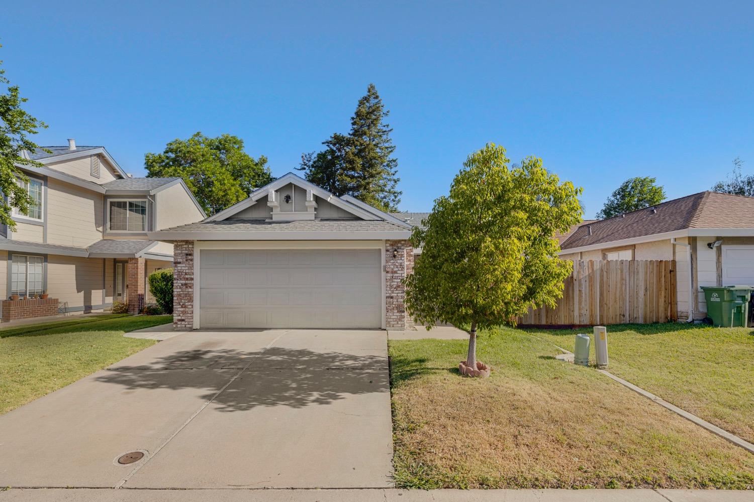 Detail Gallery Image 2 of 36 For 7101 Sutherland Way, Elk Grove,  CA 95758 - 3 Beds | 2 Baths