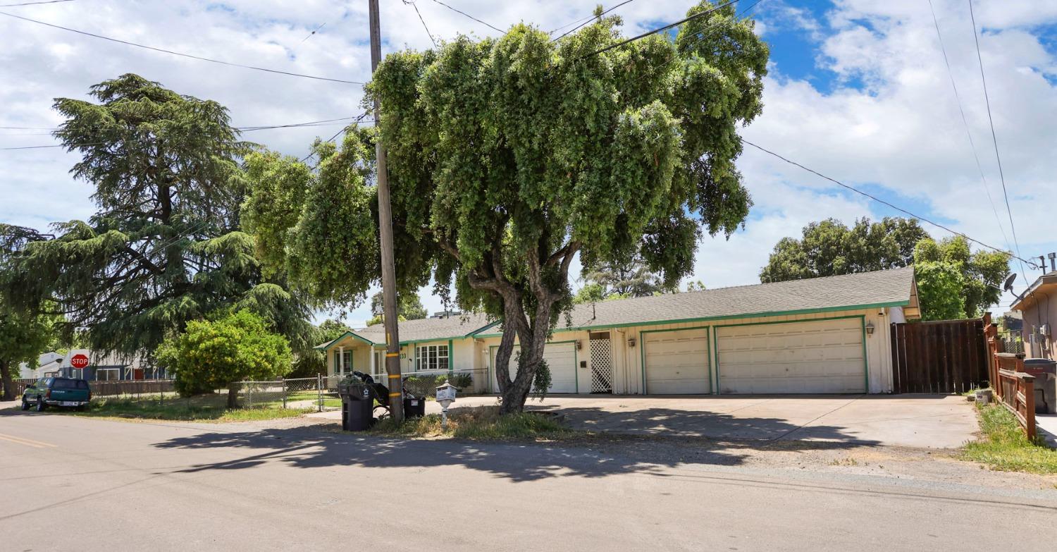 Detail Gallery Image 5 of 40 For 133 S Carroll Ave, Stockton,  CA 95215 - 3 Beds | 2 Baths