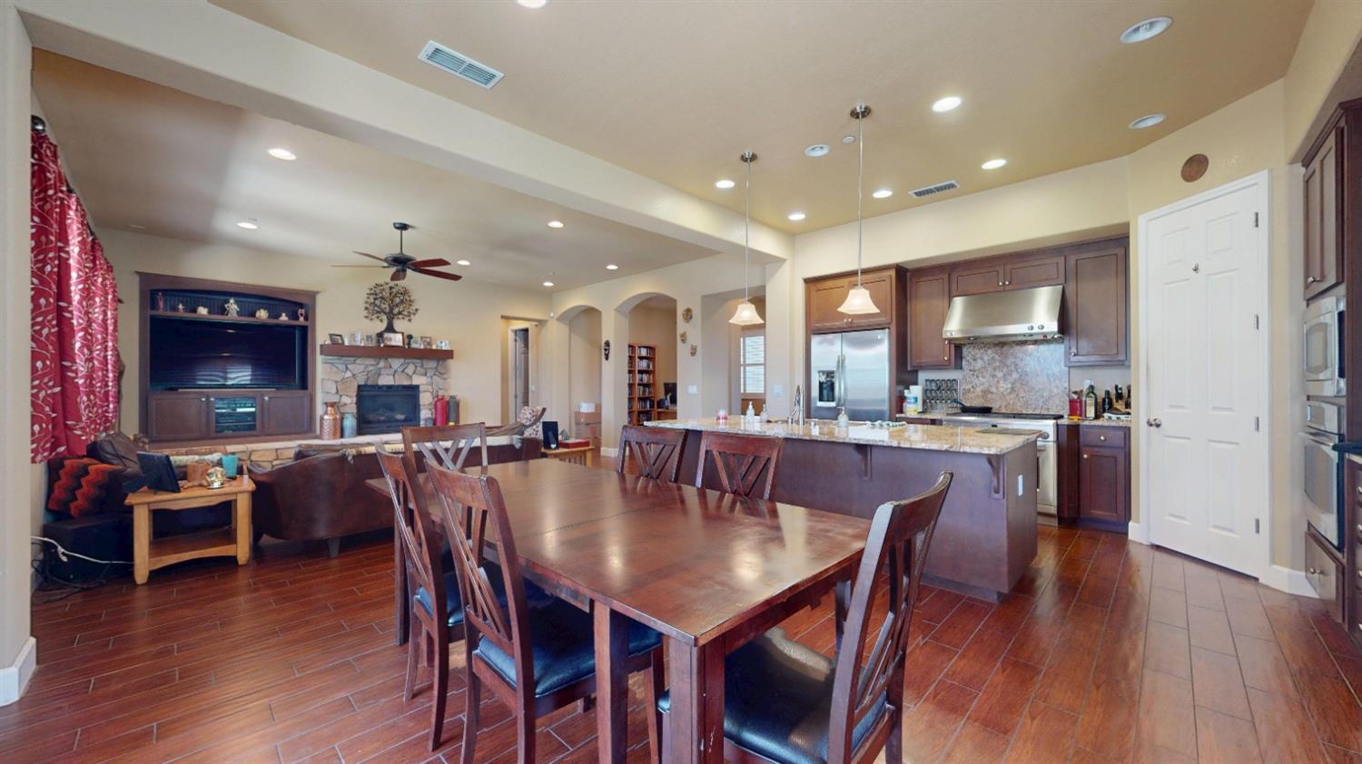 Detail Gallery Image 13 of 35 For 804 Freedom Point Way, Manteca,  CA 95336 - 3 Beds | 2/1 Baths