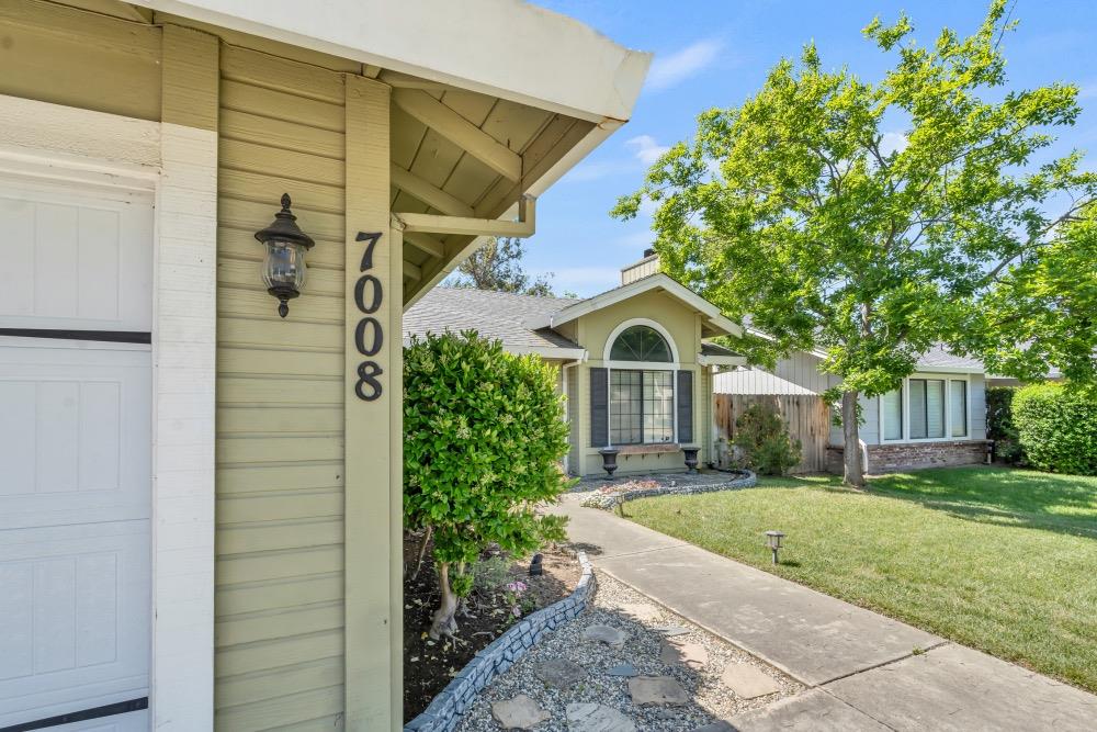 Detail Gallery Image 4 of 46 For 7008 Fall Way, Elk Grove,  CA 95758 - 3 Beds | 2 Baths