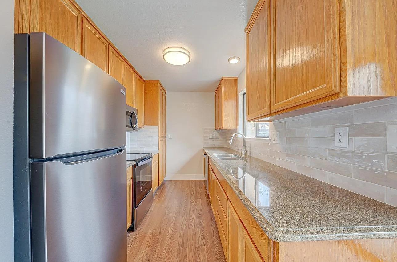 Detail Gallery Image 12 of 20 For 33 Deer St #7,  Salinas,  CA 93906 - 3 Beds | 2/1 Baths