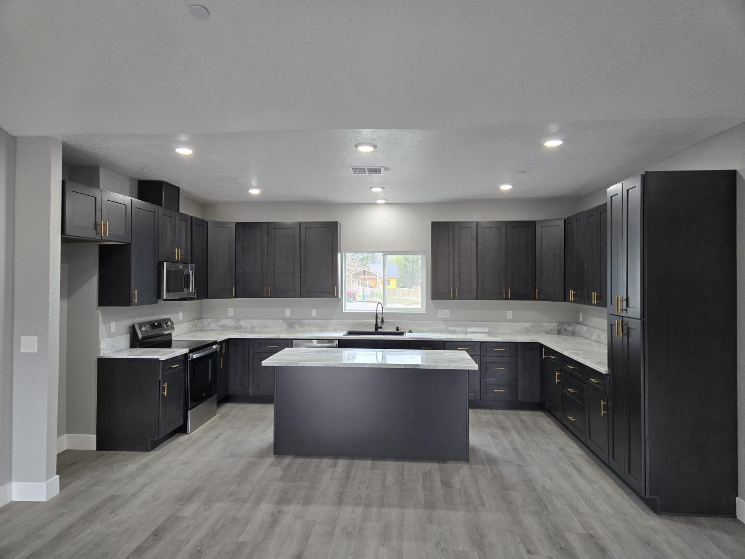 Detail Gallery Image 13 of 35 For 1671 Sweetbriar Ln, Paradise,  CA 95969 - 3 Beds | 2 Baths