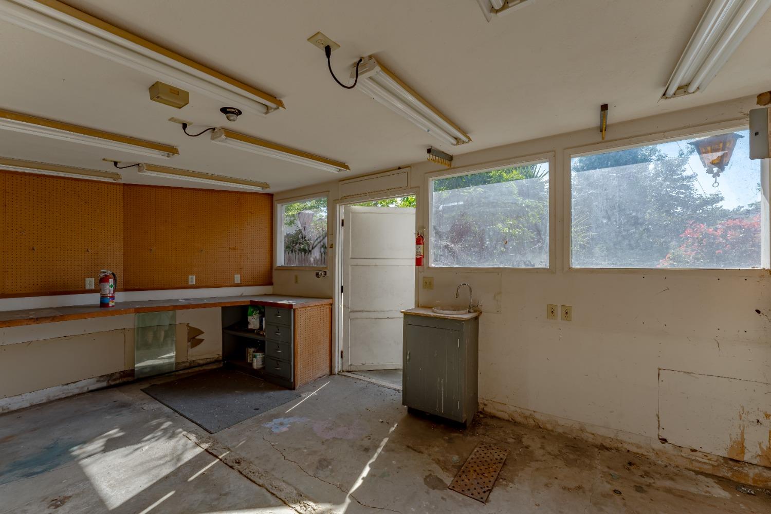 Detail Gallery Image 32 of 33 For 5936 11th Ave, Sacramento,  CA 95820 - 3 Beds | 1 Baths