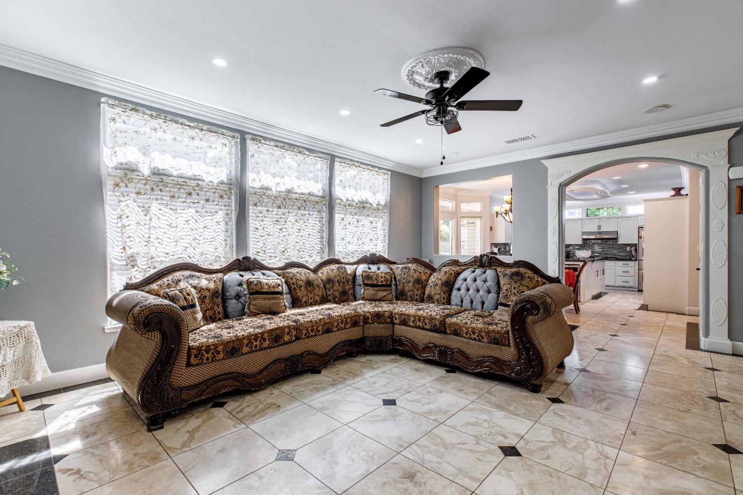 Detail Gallery Image 4 of 45 For 4600 via Terreno, Modesto,  CA 95357 - 4 Beds | 2/1 Baths