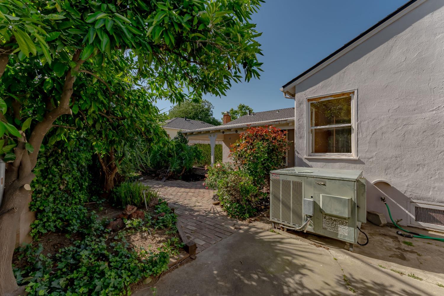 Detail Gallery Image 30 of 33 For 5936 11th Ave, Sacramento,  CA 95820 - 3 Beds | 1 Baths
