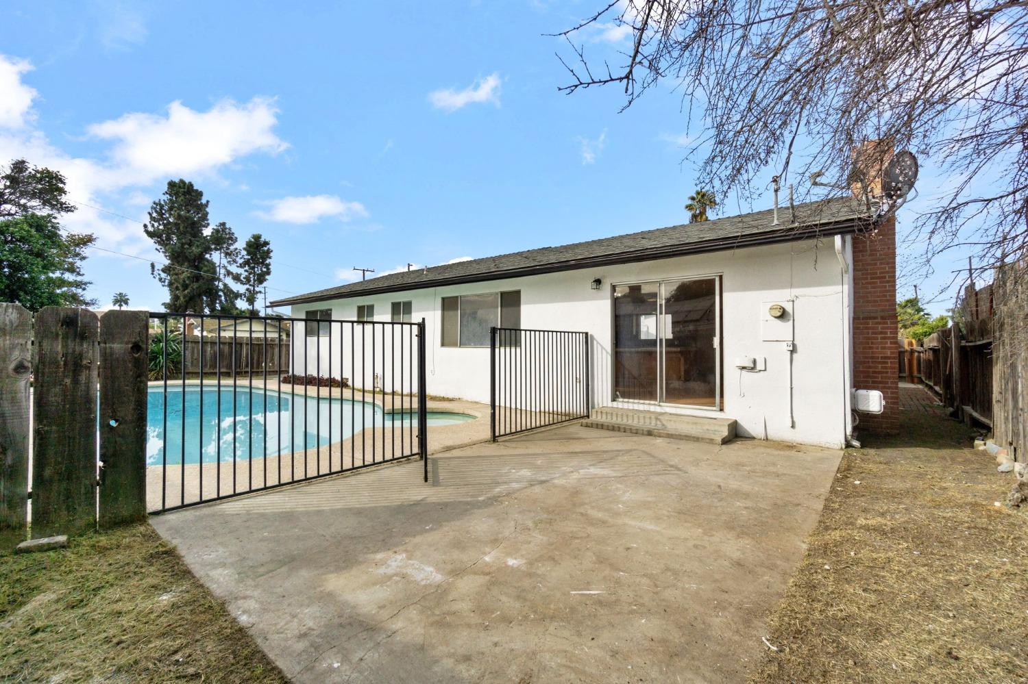 Detail Gallery Image 33 of 39 For 2738 S Fairway Ct, Visalia,  CA 93277 - 4 Beds | 2/1 Baths