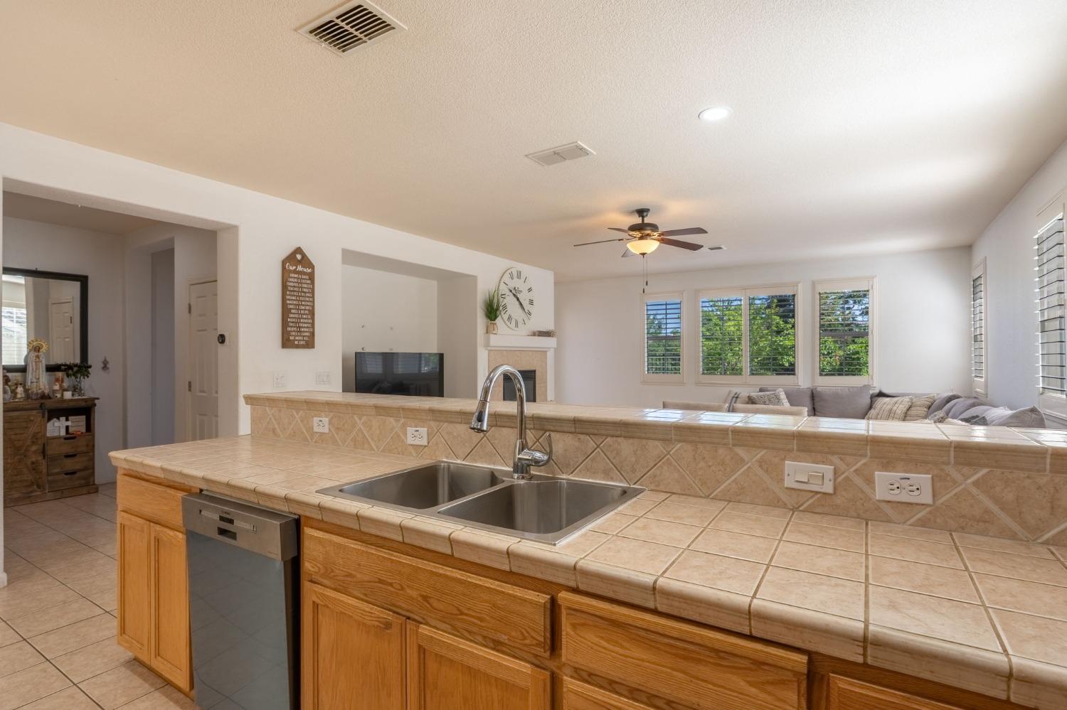Detail Gallery Image 12 of 44 For 9015 Tee Box Ct, Patterson,  CA 95363 - 4 Beds | 3/1 Baths