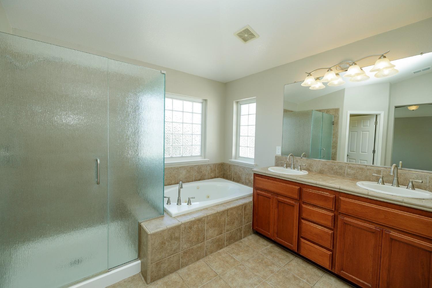 Detail Gallery Image 6 of 53 For 1466 Grand Oak Way, Oakdale,  CA 95361 - 5 Beds | 3 Baths