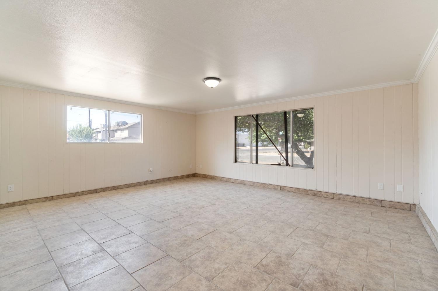 Detail Gallery Image 19 of 39 For 2738 S Fairway Ct, Visalia,  CA 93277 - 4 Beds | 2/1 Baths