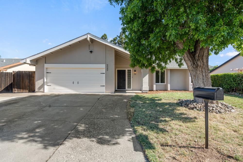 Detail Gallery Image 2 of 33 For 9049 Meadowsweet Way, Elk Grove,  CA 95624 - 4 Beds | 2 Baths
