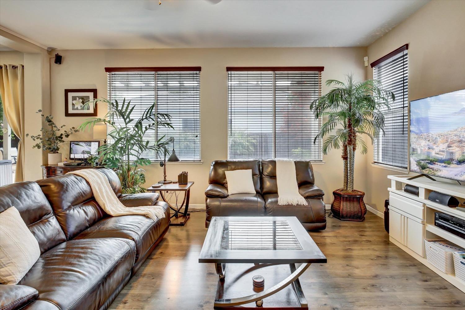 Detail Gallery Image 17 of 65 For 9500 Chicory Field Way, Elk Grove,  CA 95624 - 5 Beds | 4 Baths