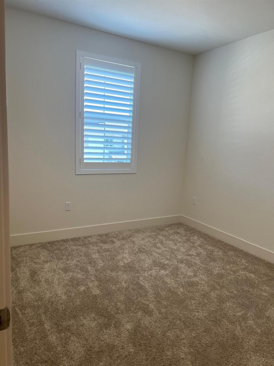 Detail Gallery Image 20 of 44 For 5628 Kusnick Ave, Tracy,  CA 95375 - 5 Beds | 3/1 Baths