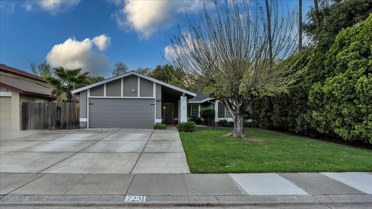 Detail Gallery Image 4 of 37 For 7251 Starflower Dr, Citrus Heights,  CA 95621 - 4 Beds | 2 Baths