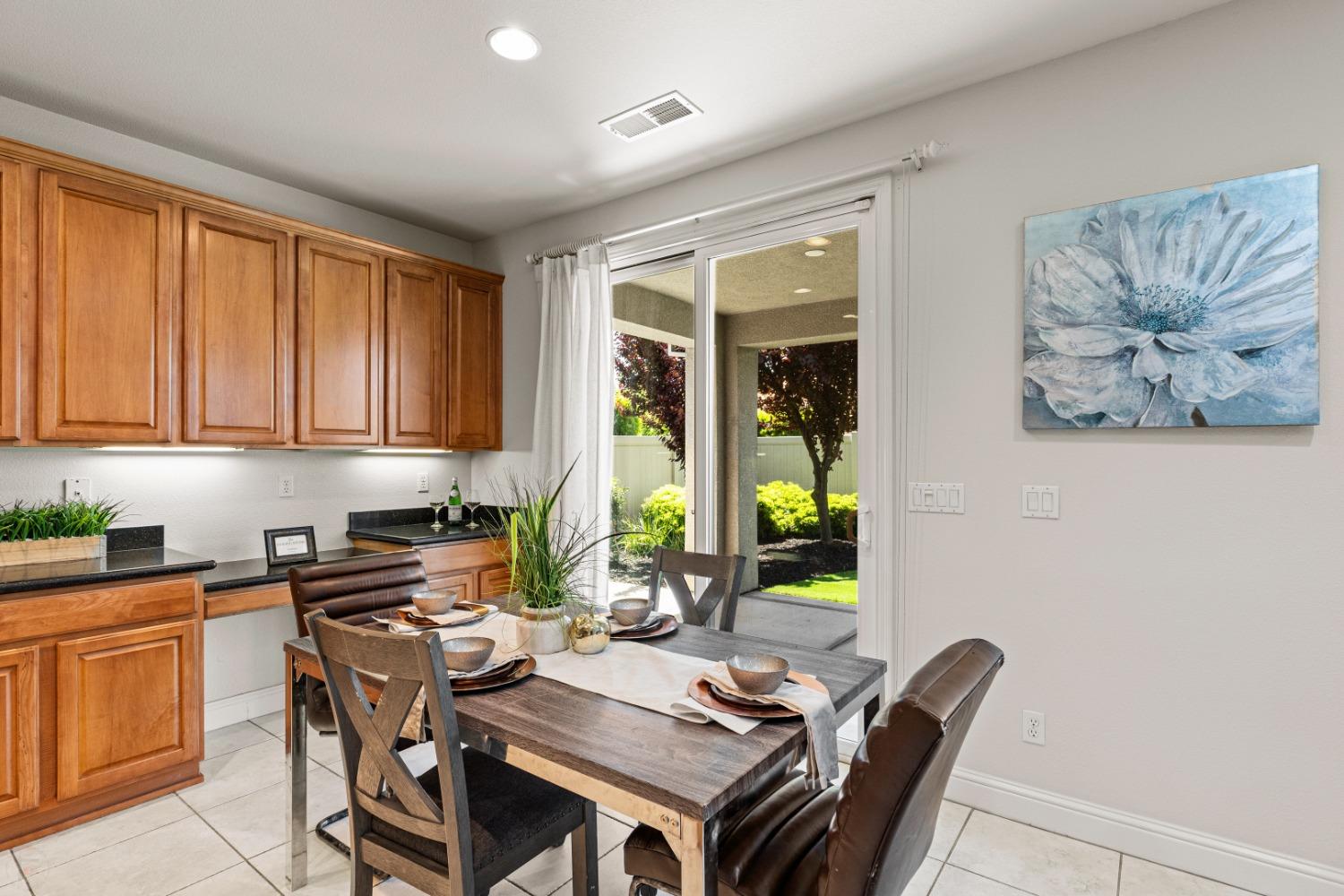 Detail Gallery Image 17 of 77 For 2387 Rose Briar Pl, Manteca,  CA 95336 - 2 Beds | 2 Baths