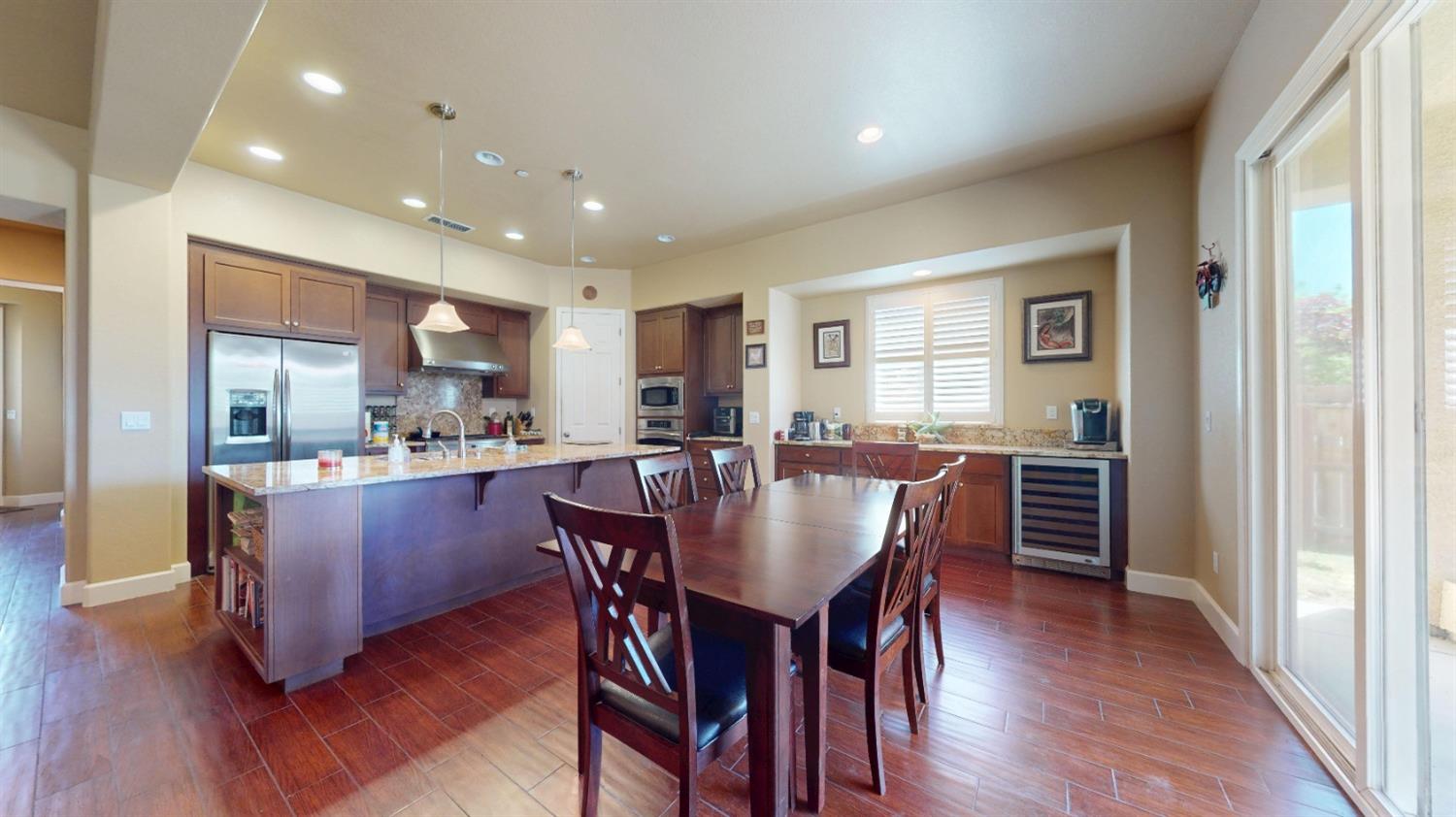 Detail Gallery Image 8 of 35 For 804 Freedom Point Way, Manteca,  CA 95336 - 3 Beds | 2/1 Baths