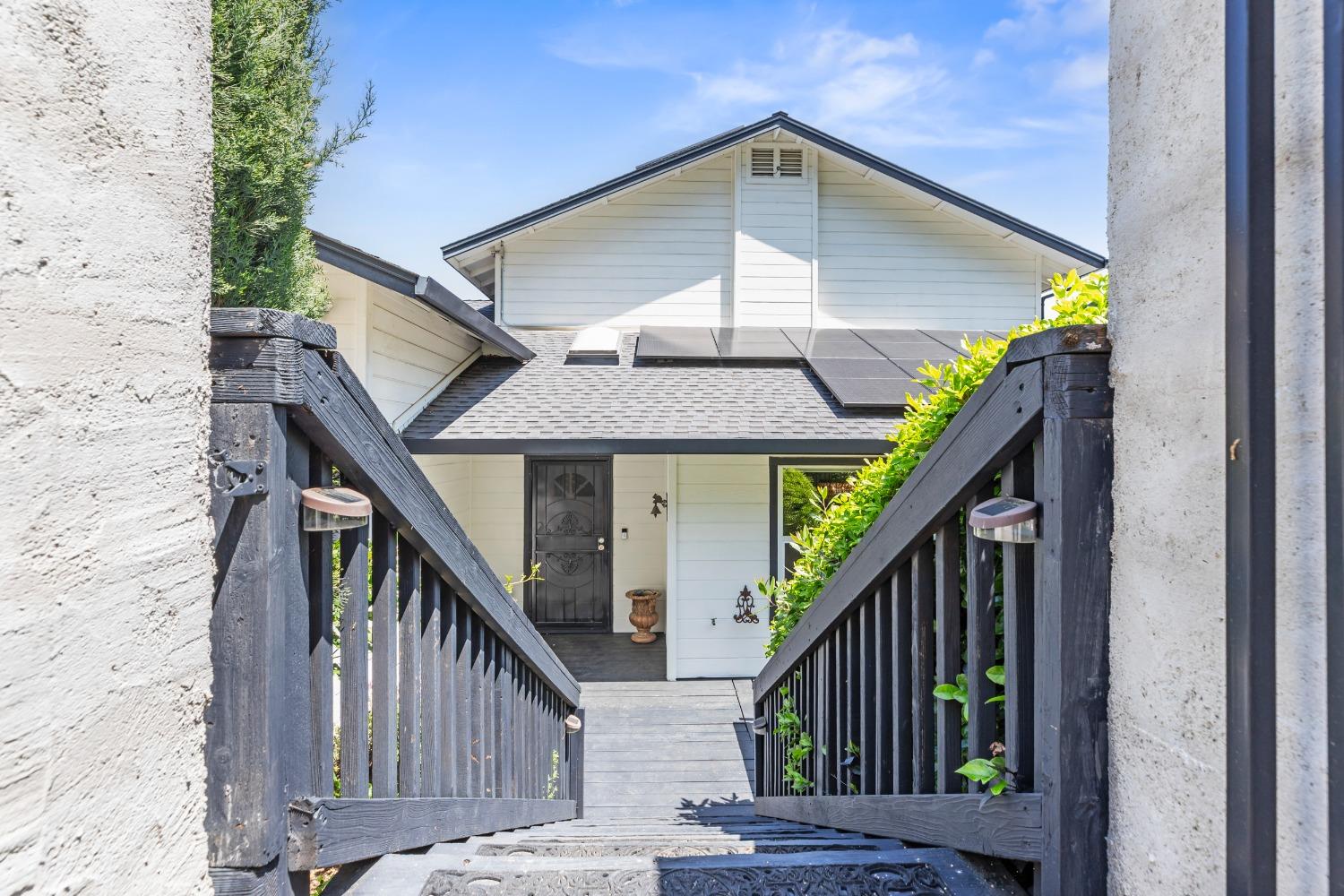 Detail Gallery Image 5 of 65 For 100 W Church Ln, Sonora,  CA 95370 - 4 Beds | 4 Baths