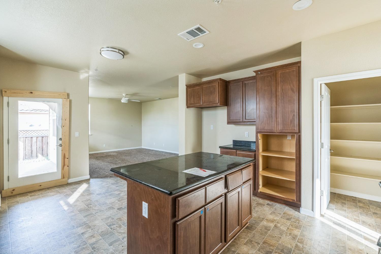 Detail Gallery Image 9 of 29 For 604 Cecily St, King City,  CA 93930 - 5 Beds | 3 Baths