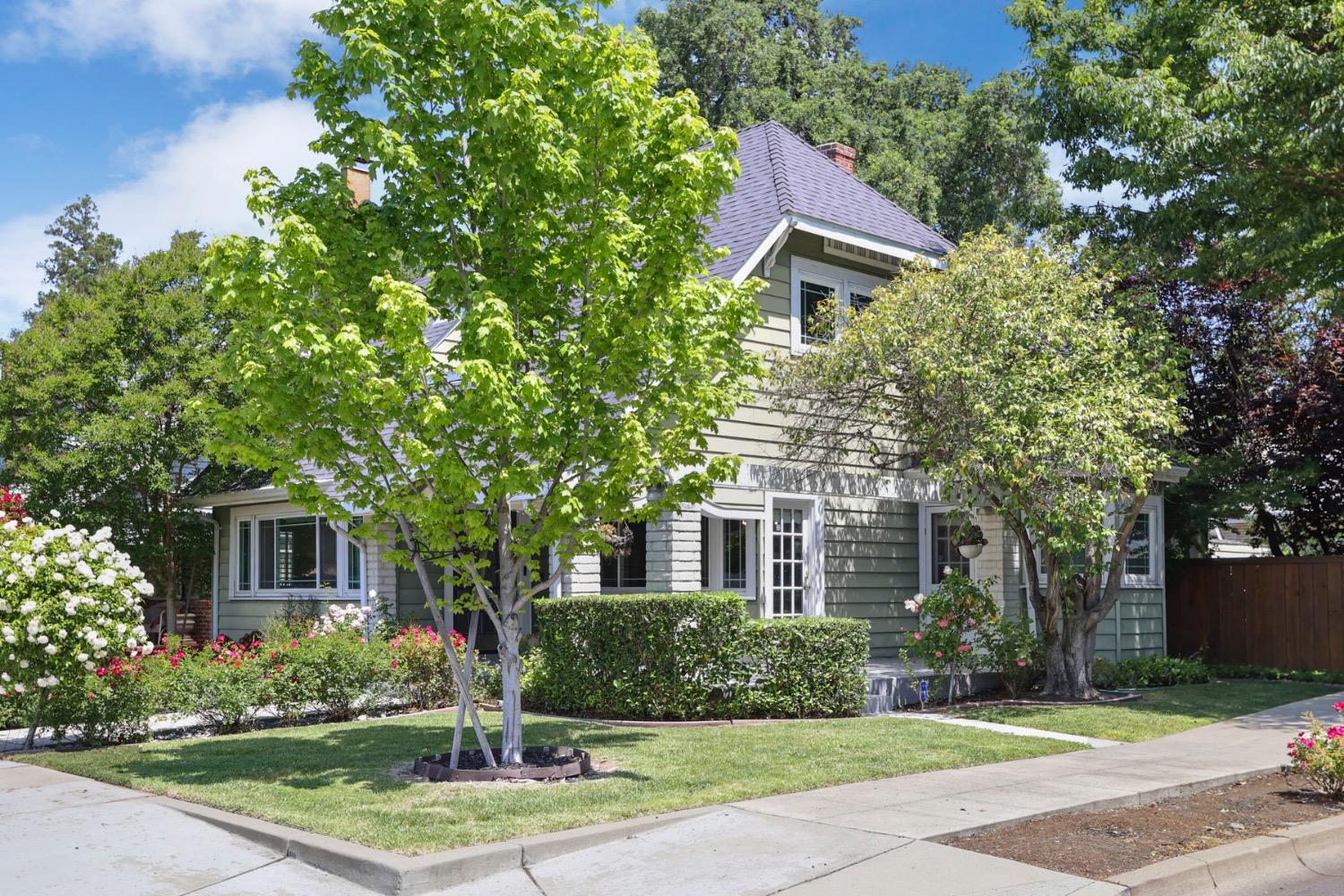Detail Gallery Image 4 of 60 For 1004 N Stockton St, Stockton,  CA 95203 - 4 Beds | 3 Baths