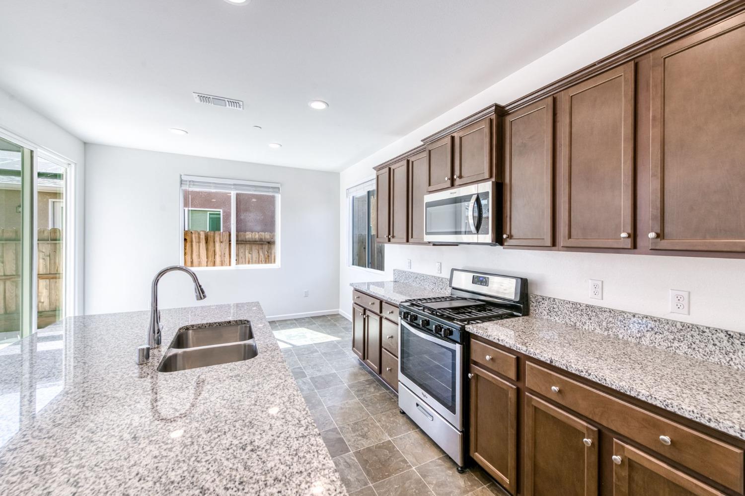 Detail Gallery Image 20 of 47 For 2785 N Schneider Ave, Fresno,  CA 93737 - 4 Beds | 3 Baths
