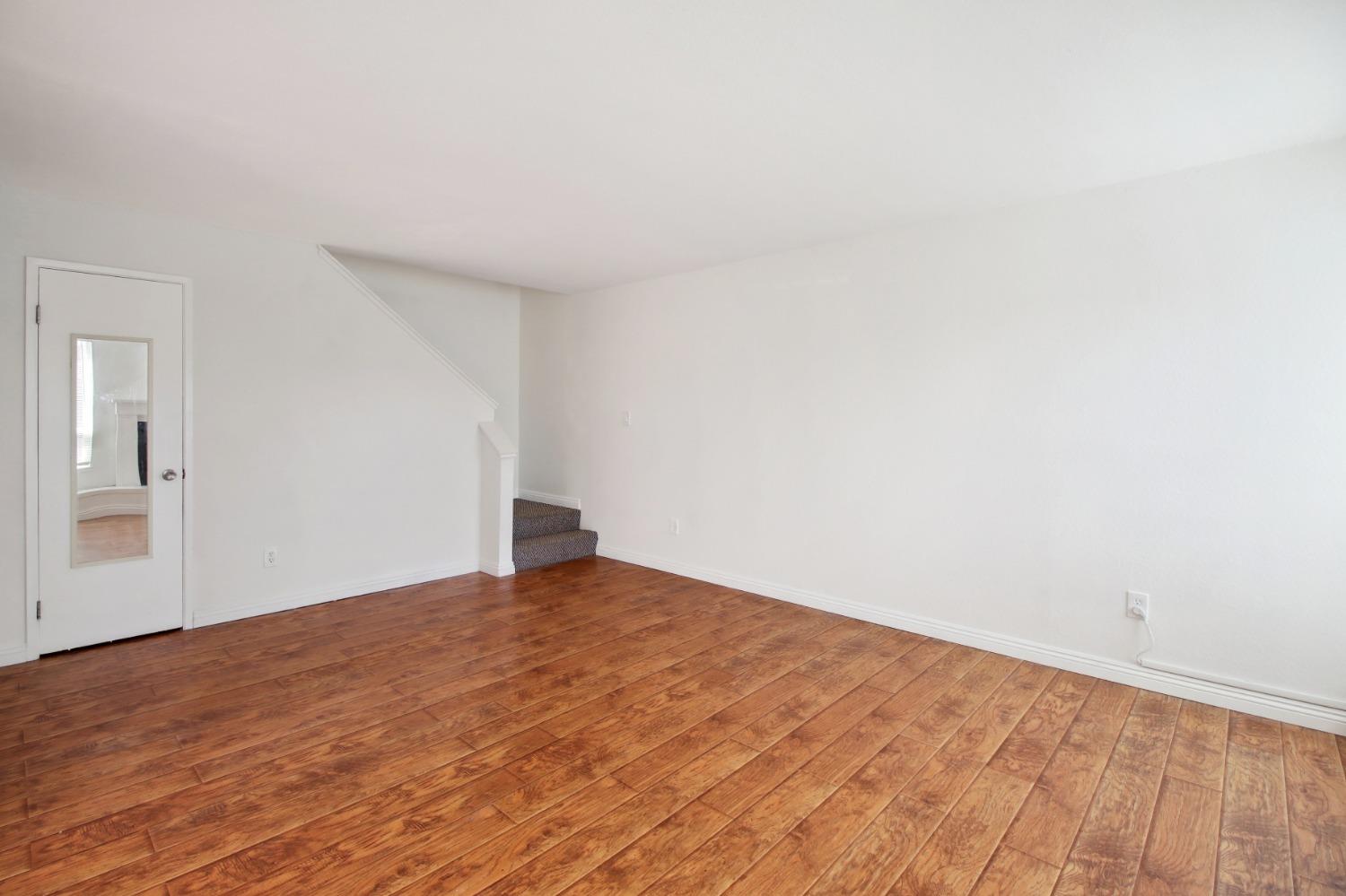 Photo #9: 225057692 Listing: Photo #9
