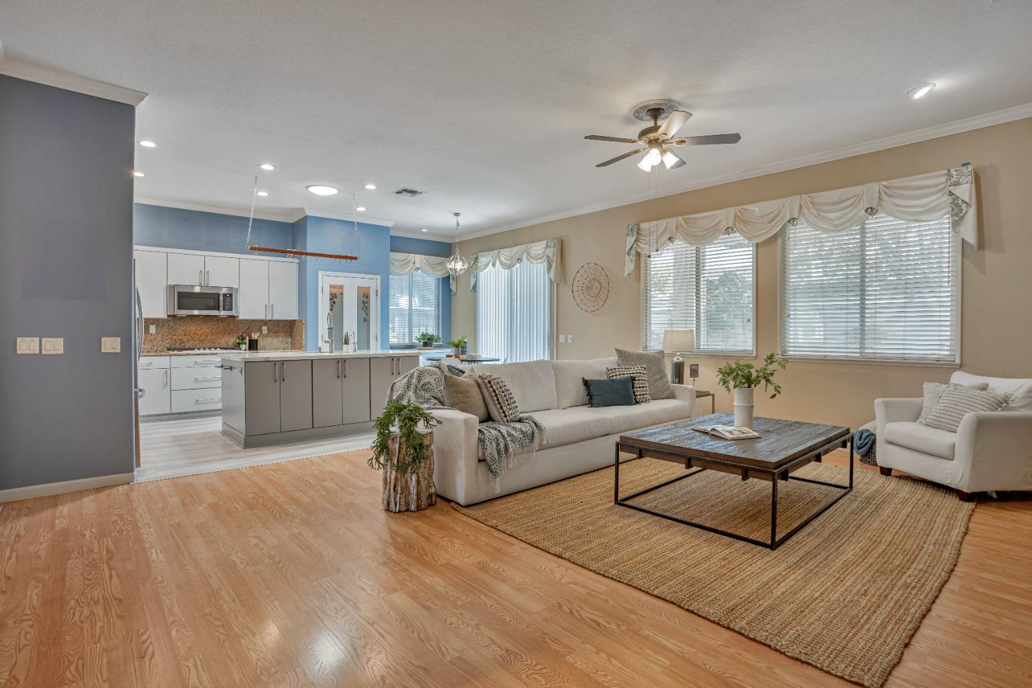 Detail Gallery Image 10 of 26 For 9505 Emerald Cove Ln, Elk Grove,  CA 95758 - 3 Beds | 2 Baths