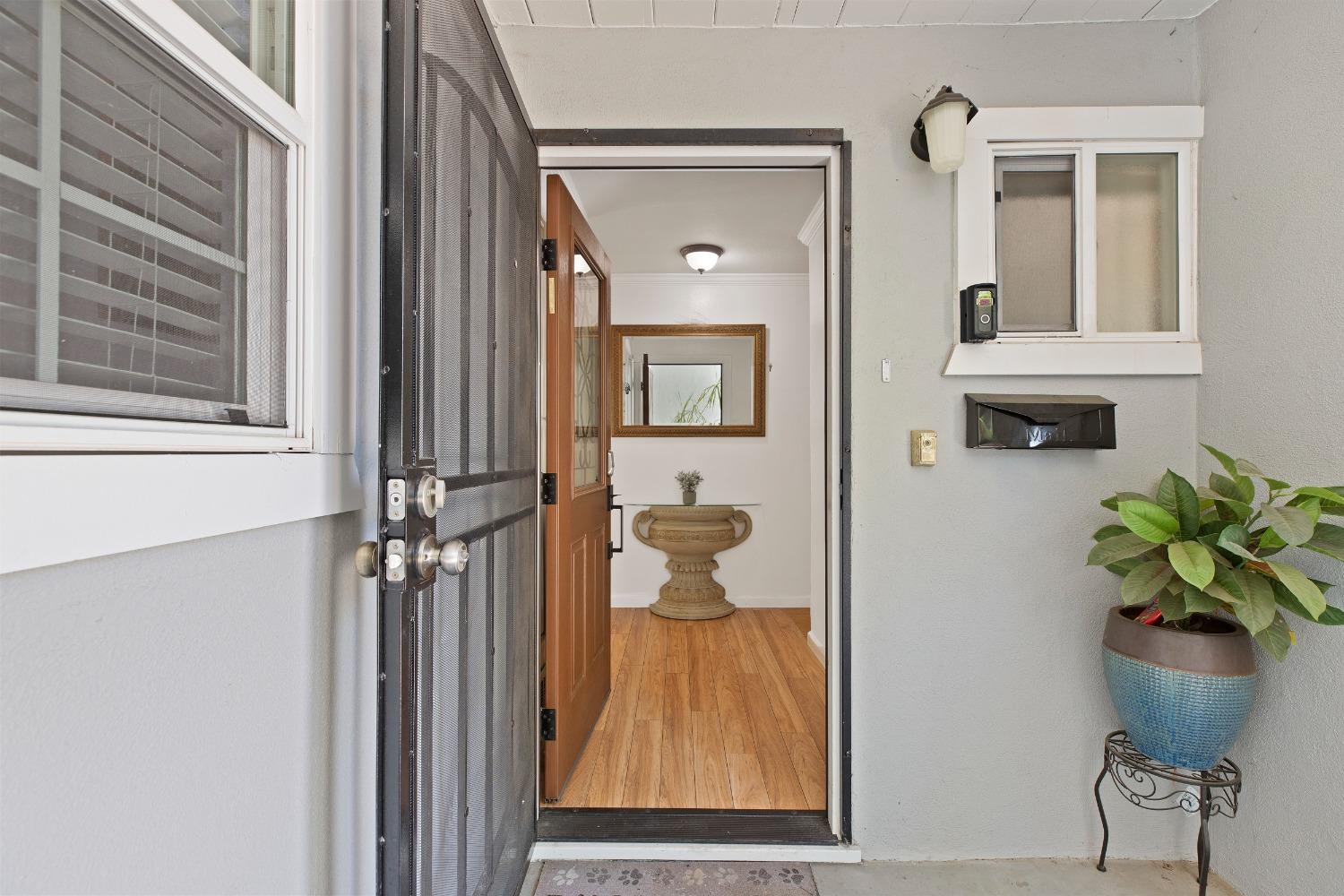Detail Gallery Image 3 of 24 For 2009 Carver Rd, Modesto,  CA 95350 - 3 Beds | 2 Baths