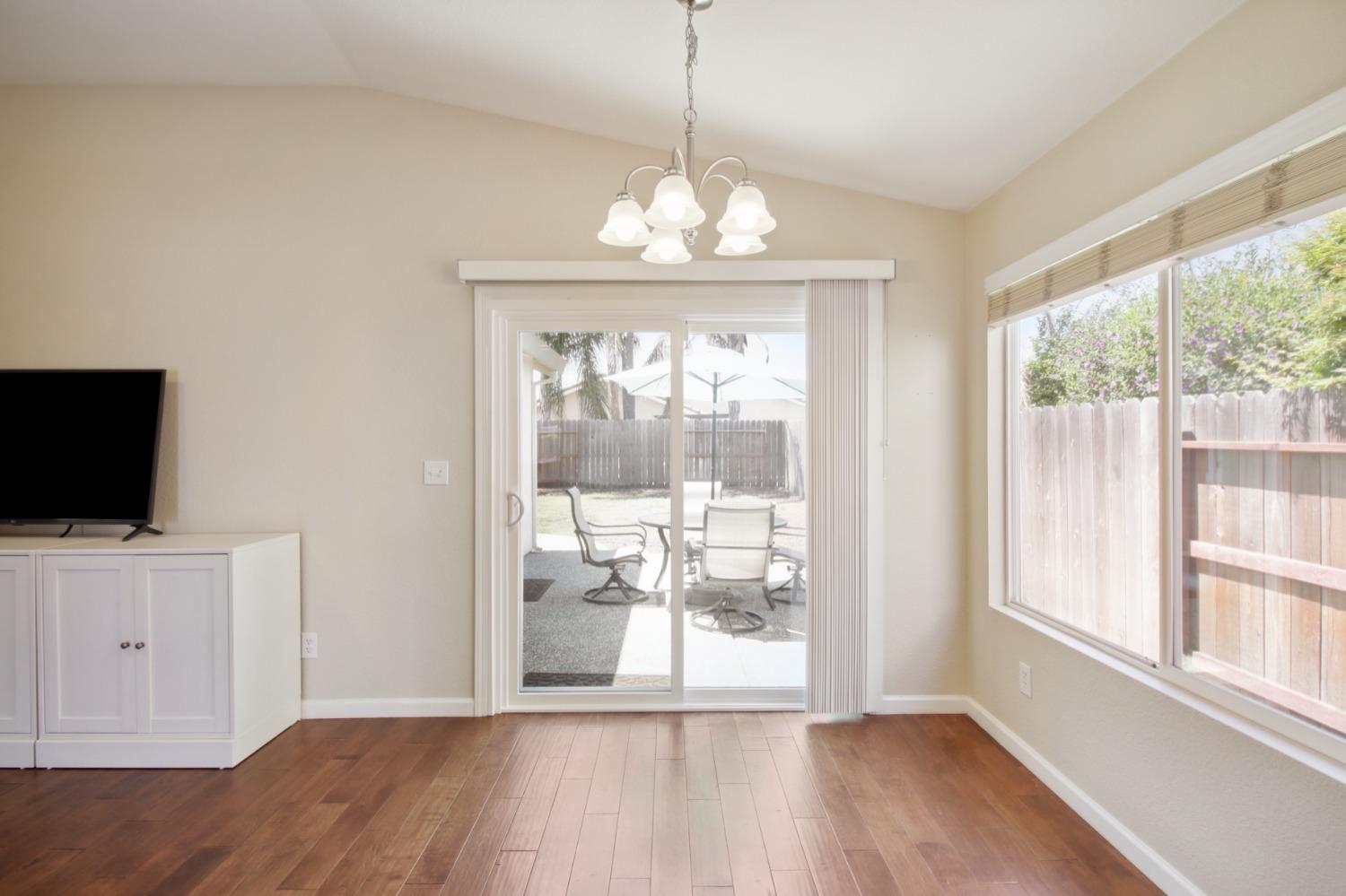 Detail Gallery Image 20 of 57 For 10092 Teddington Way, Elk Grove,  CA 95624 - 3 Beds | 2 Baths